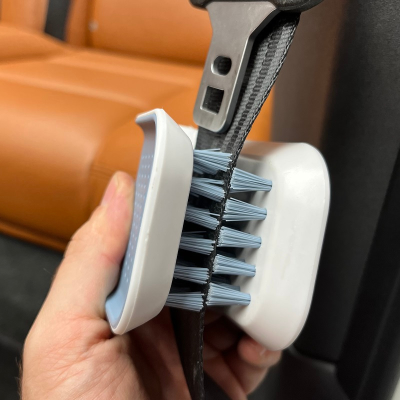 TONYIN Seatbelt Brush - na bezpečnostné pásy